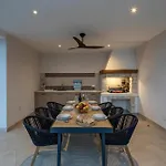 Villa Luxury Dana Indoor Pool And Sauna