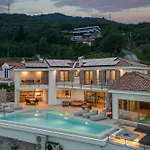 Luxury Dana Indoor Pool And Sauna Vila